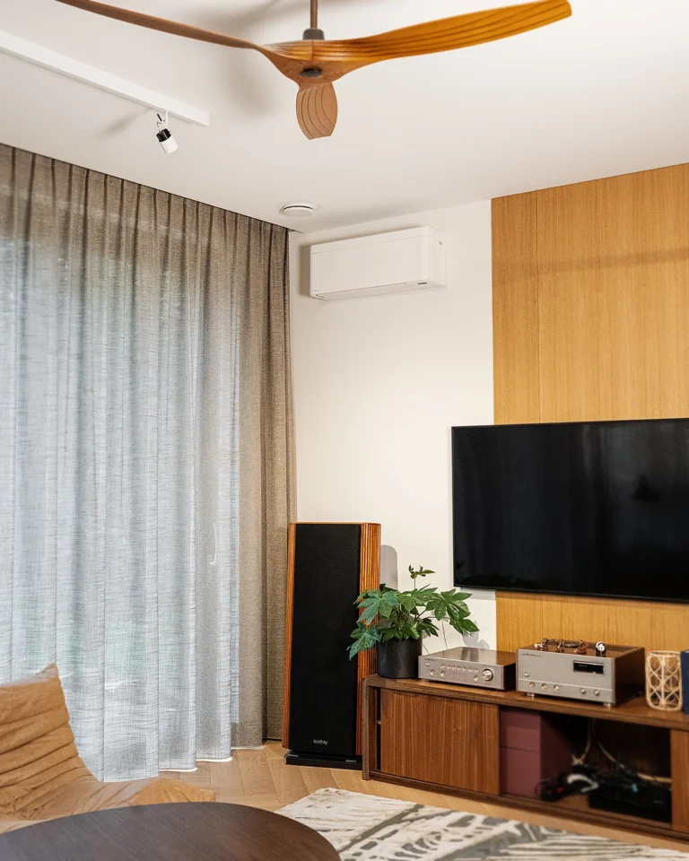 Daikin-Stylish-white-4